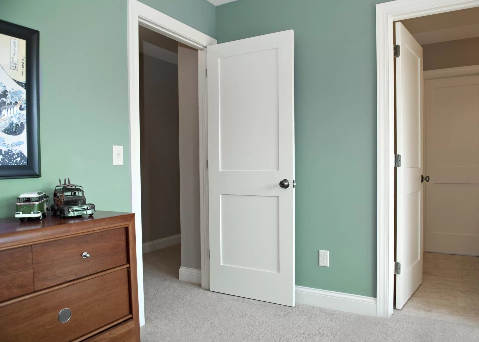 Дверь толще стены. Двери в интерьере. Разные двери в интерьере квартиры. Дверь в комнату. Белые двери в интерьере квартиры.